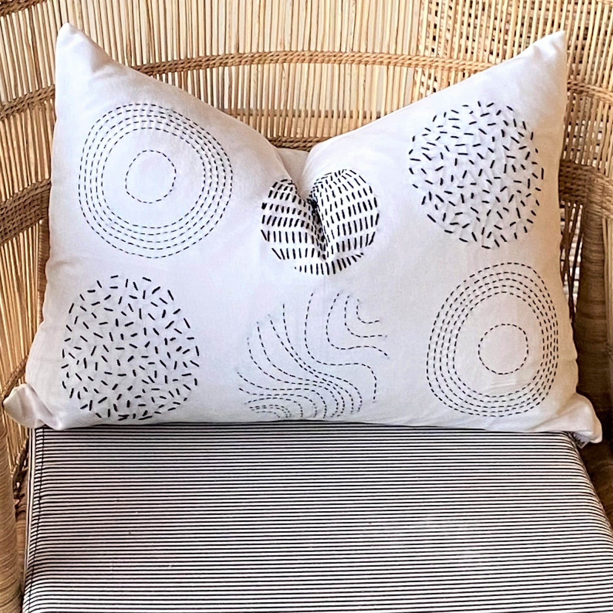 Small MOONS CUSHION off white