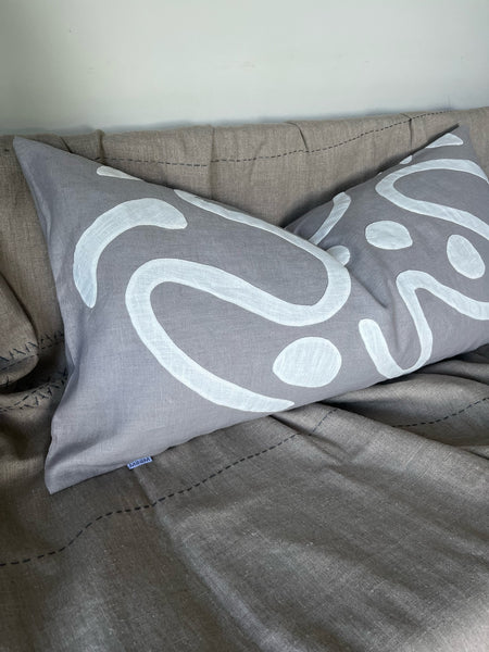 SQUIGGLES CUSHION Putty grey